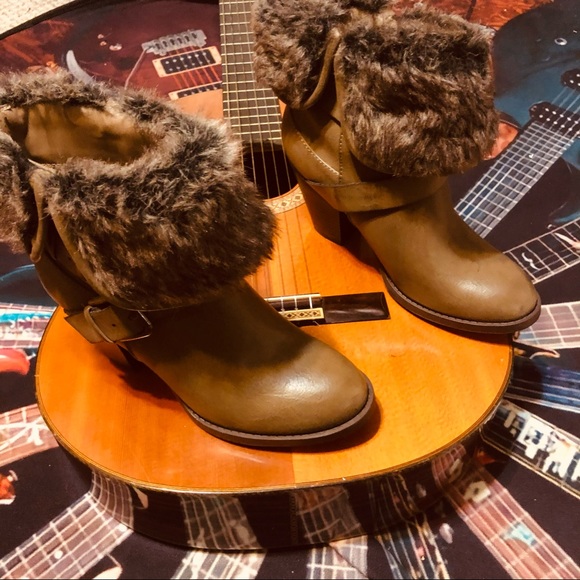 Cute and Sassy Fur Top Tan/Brown Boots! Size 7.5 - Picture 5 of 12